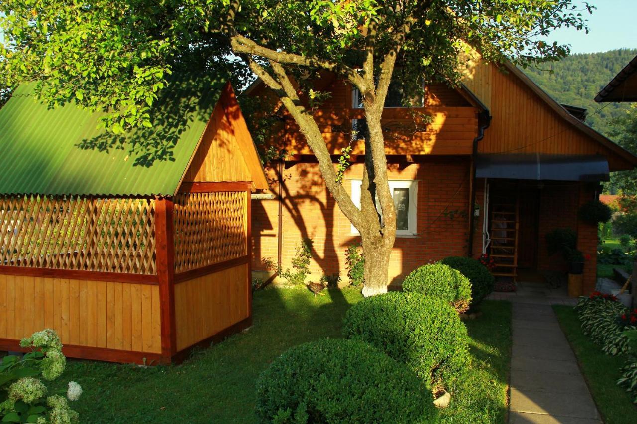 У Андрія Hotel Yaremche Eksteriør billede
